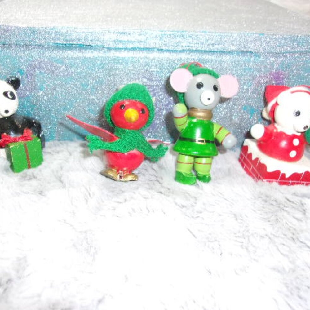 HXS-113 VINTAGE SET OF 4 R. DAKIN FUN FARM WOODEN ANIMAL CHRISTMAS ORNAMENTS